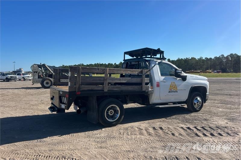 Chevrolet 3500HD Platformas/izkraušana no sāniem