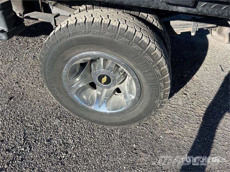 Chevrolet 3500HD Platformas/izkraušana no sāniem
