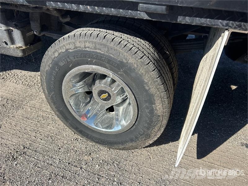 Chevrolet 3500HD Platformas/izkraušana no sāniem