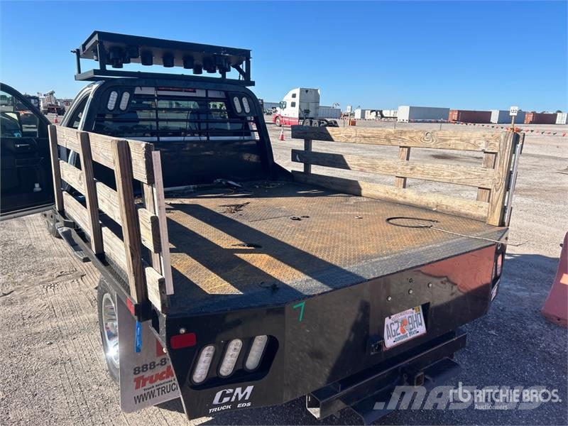 Chevrolet 3500HD Platformas/izkraušana no sāniem