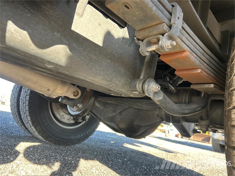 Chevrolet 3500HD Platformas/izkraušana no sāniem