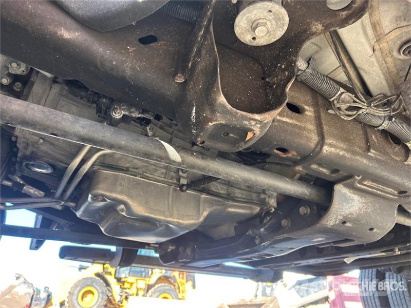 Chevrolet 3500HD Platformas/izkraušana no sāniem