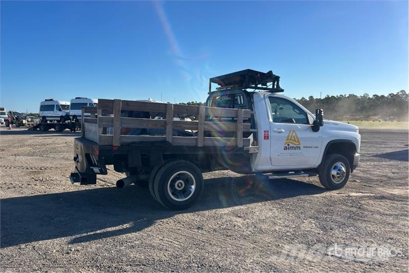 Chevrolet 3500HD Platformas/izkraušana no sāniem
