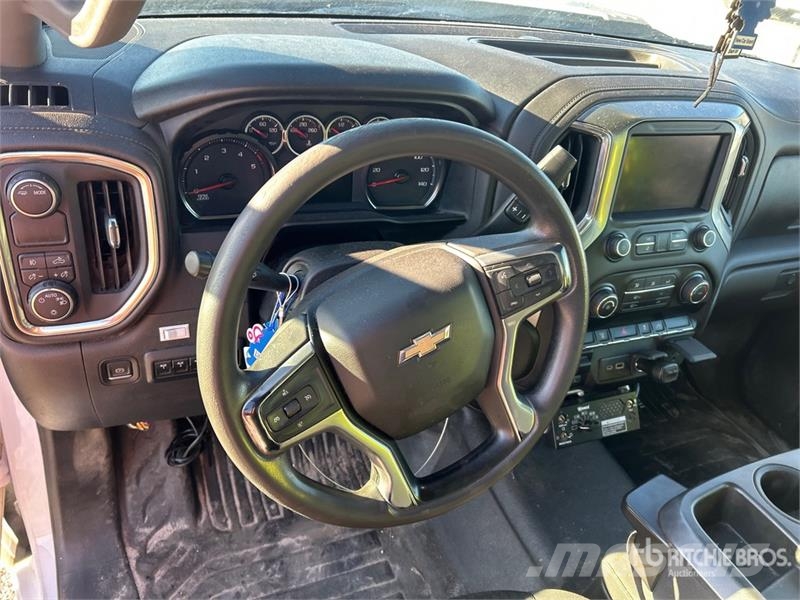 Chevrolet 3500HD Platformas/izkraušana no sāniem