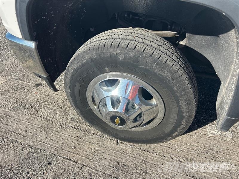 Chevrolet 3500HD Platformas/izkraušana no sāniem
