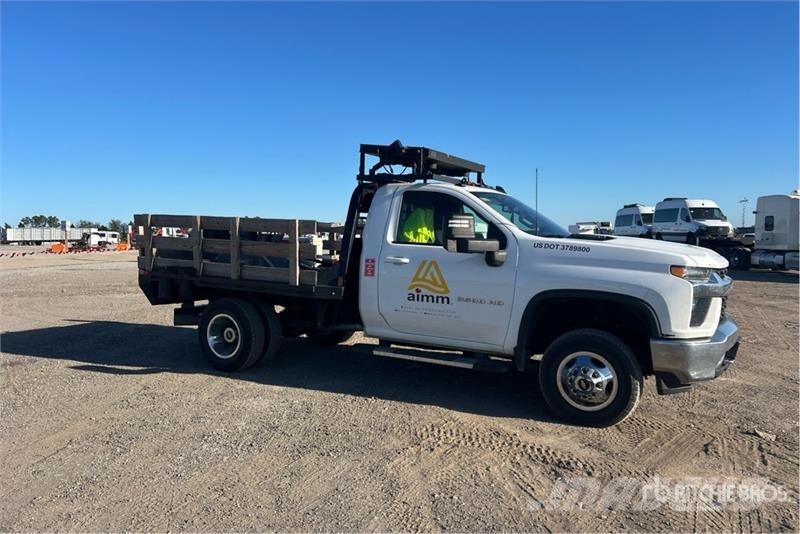 Chevrolet 3500HD Platformas/izkraušana no sāniem