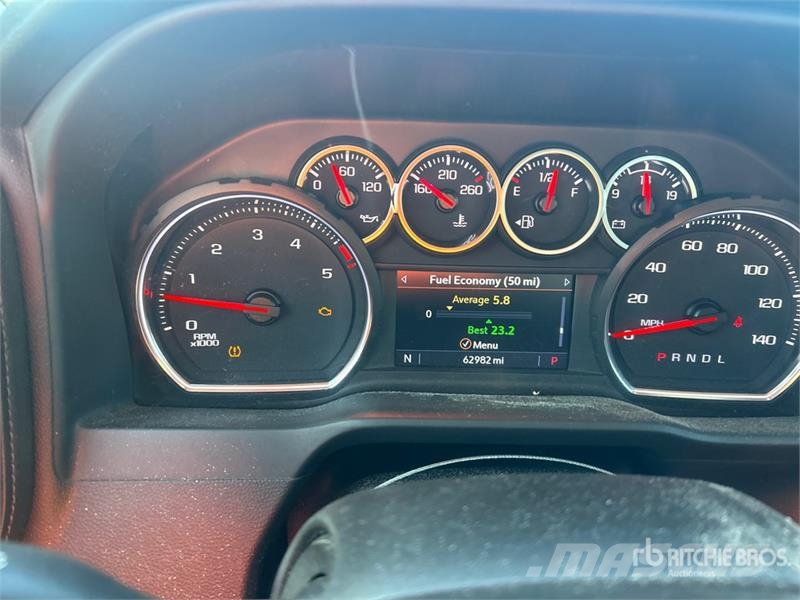 Chevrolet 3500HD Platformas/izkraušana no sāniem