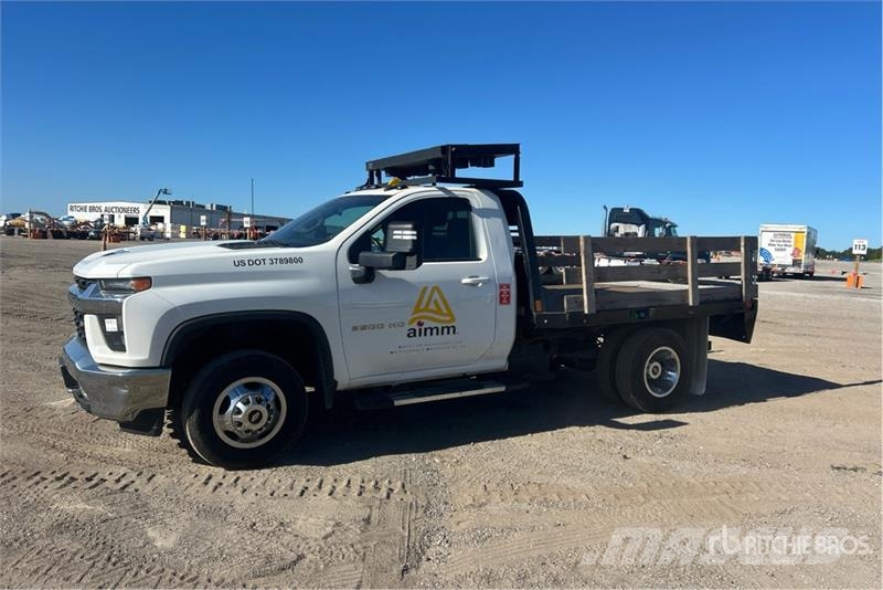 Chevrolet 3500HD Platformas/izkraušana no sāniem