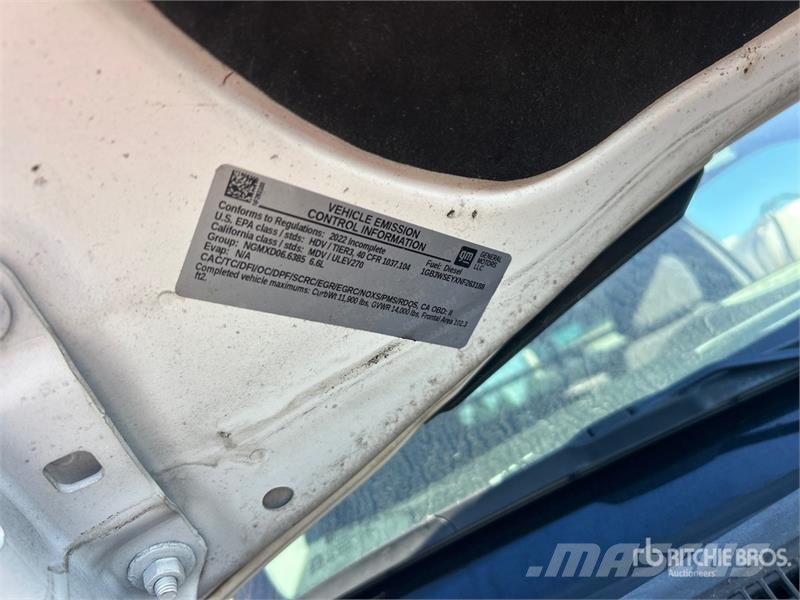 Chevrolet 3500HD Platformas/izkraušana no sāniem