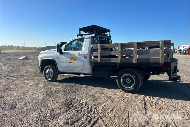 Chevrolet 3500HD Platformas/izkraušana no sāniem