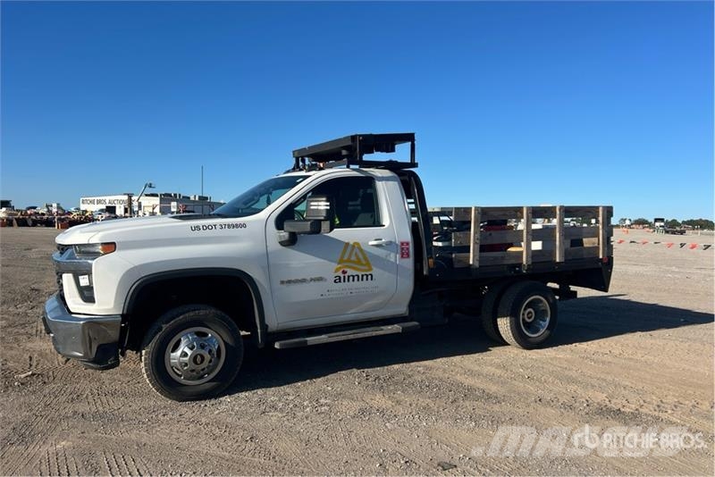 Chevrolet 3500HD Platformas/izkraušana no sāniem
