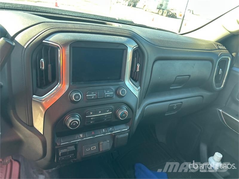 Chevrolet 3500HD Platformas/izkraušana no sāniem