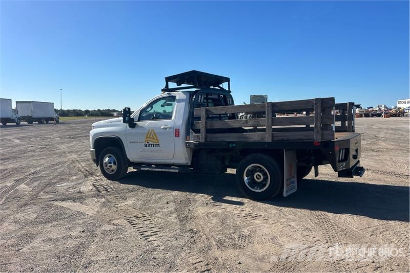 Chevrolet 3500HD Platformas/izkraušana no sāniem