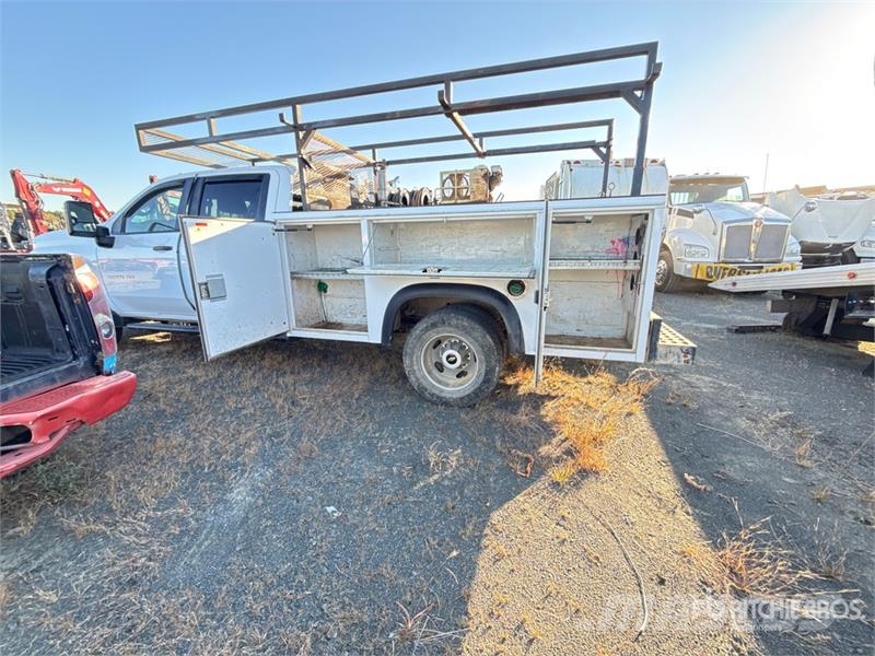 Chevrolet 3500HD 4x4 Crew Cab Utility Truck 皮卡车