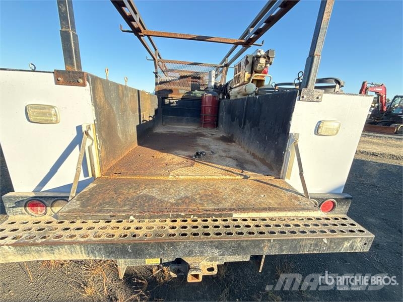 Chevrolet 3500HD 4x4 Crew Cab Utility Truck 皮卡车