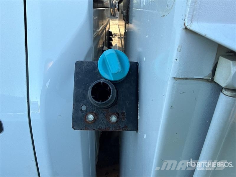 Chevrolet 3500HD 4x4 Crew Cab Utility Truck 皮卡车