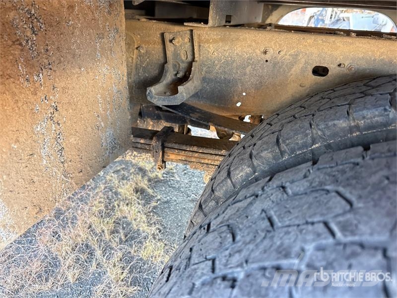 Chevrolet 3500HD 4x4 Crew Cab Utility Truck 皮卡车