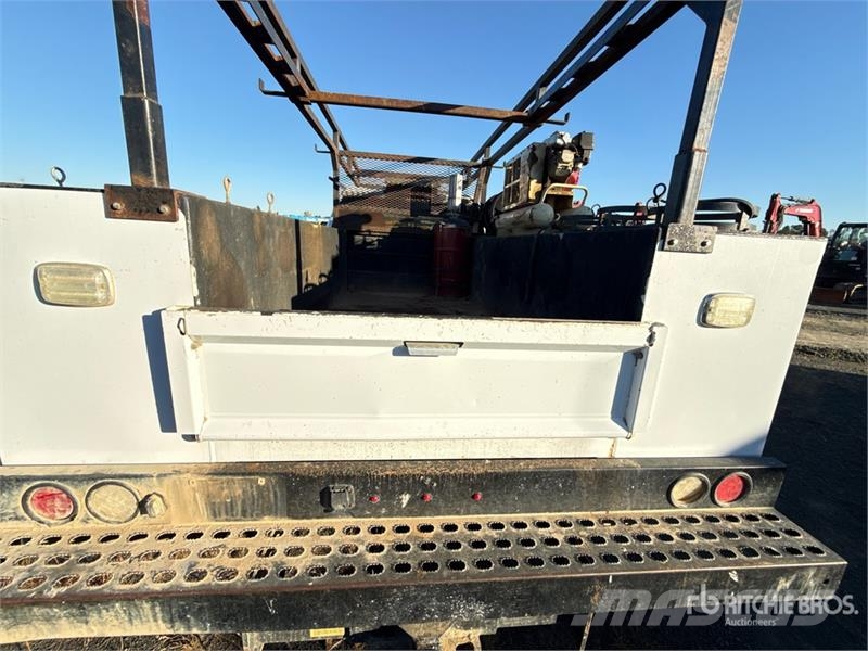 Chevrolet 3500HD 4x4 Crew Cab Utility Truck 皮卡车