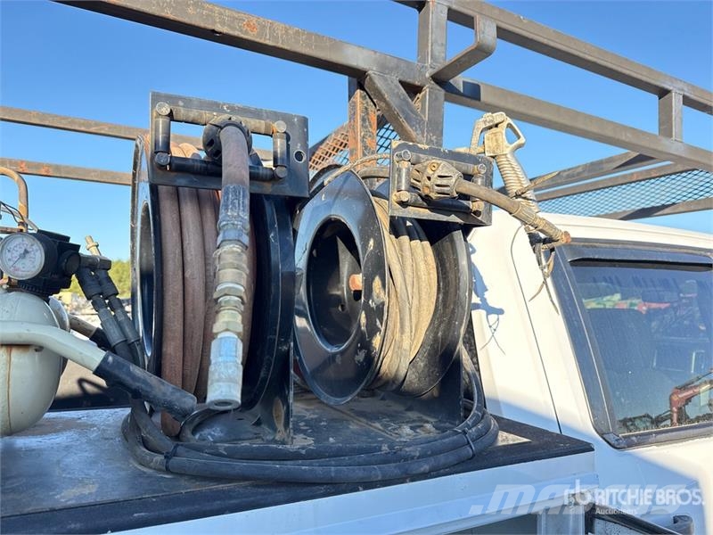Chevrolet 3500HD 4x4 Crew Cab Utility Truck 皮卡车