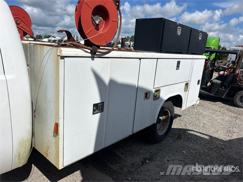Chevrolet 3500HD 4x4 Utility Truck (Inoperable) Pickup/planbiler