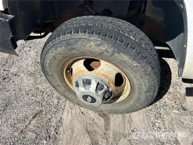 Chevrolet 3500HD 4x4 Utility Truck (Inoperable) Pickup/planbiler