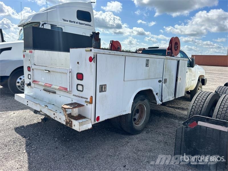 Chevrolet 3500HD 4x4 Utility Truck (Inoperable) Pickup/planbiler