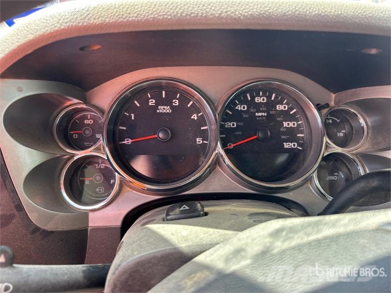 Chevrolet 3500HD 4x4 Utility Truck (Inoperable) Pickup/planbiler