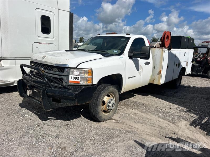 Chevrolet 3500HD 4x4 Utility Truck (Inoperable) Pickup/planbiler