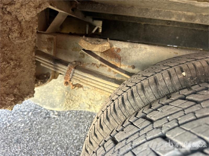 Chevrolet 3500HD 4x4 Utility Truck (Inoperable) Pickup/planbiler