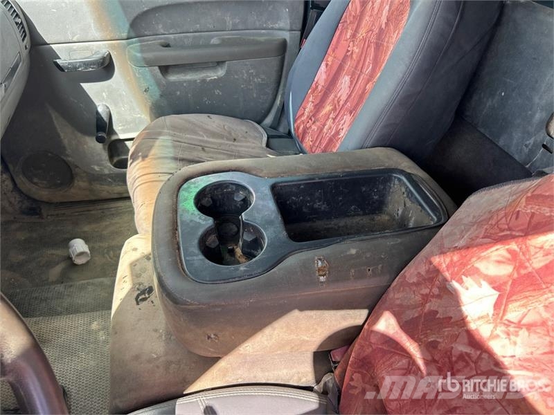 Chevrolet 3500HD 4x4 Utility Truck (Inoperable) Pickup/planbiler