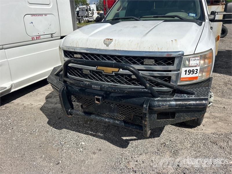 Chevrolet 3500HD 4x4 Utility Truck (Inoperable) Pickup/planbiler