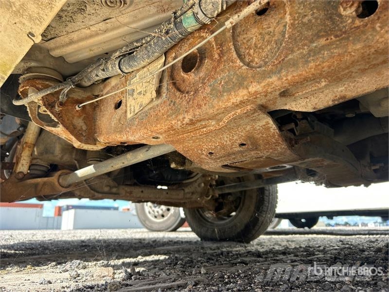 Chevrolet 3500HD 4x4 Utility Truck (Inoperable) Pickup/planbiler