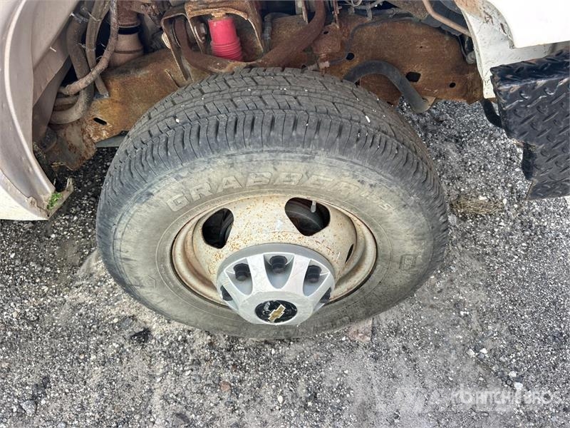 Chevrolet 3500HD 4x4 Utility Truck (Inoperable) Pickup/planbiler