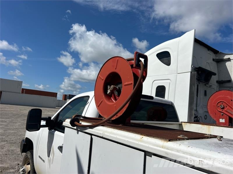 Chevrolet 3500HD 4x4 Utility Truck (Inoperable) Pickup/planbiler
