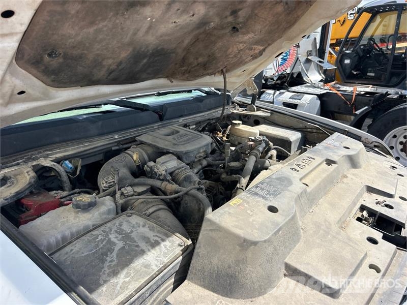 Chevrolet 3500HD 4x4 Utility Truck (Inoperable) Pickup/planbiler