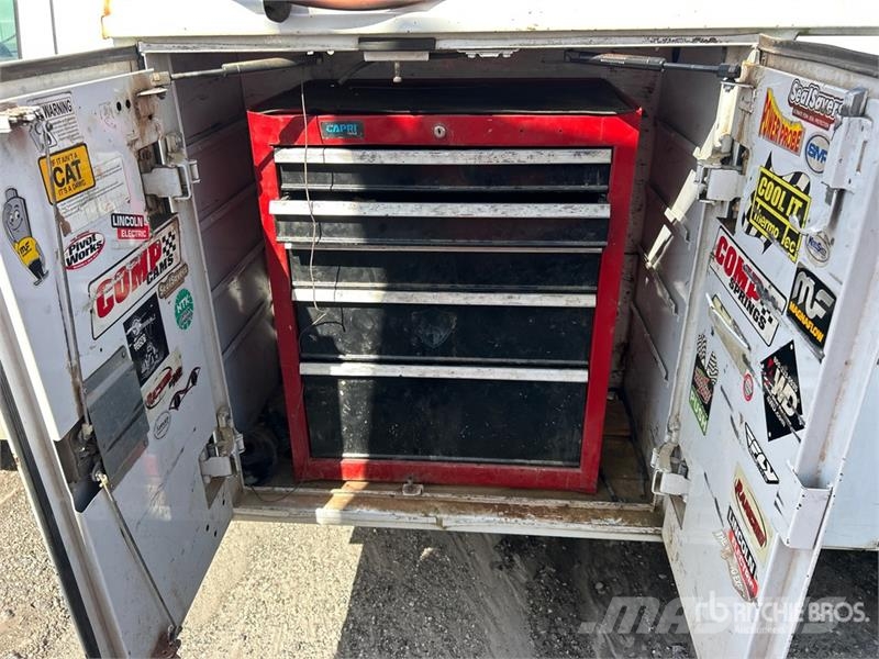 Chevrolet 3500HD 4x4 Utility Truck (Inoperable) Pickup/planbiler