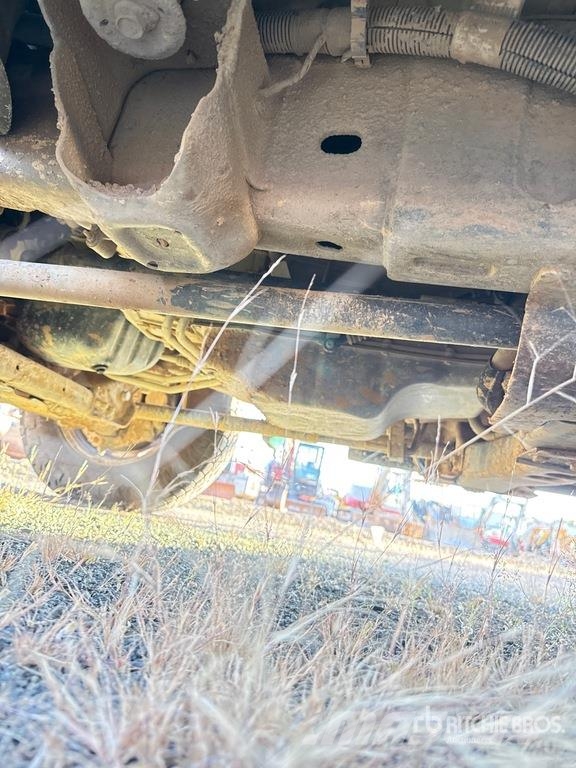 Chevrolet 3500HD HD 4x4 Crew Cab Utility Truck Vieglais kravas automobilis/izkraušana no sāniem
