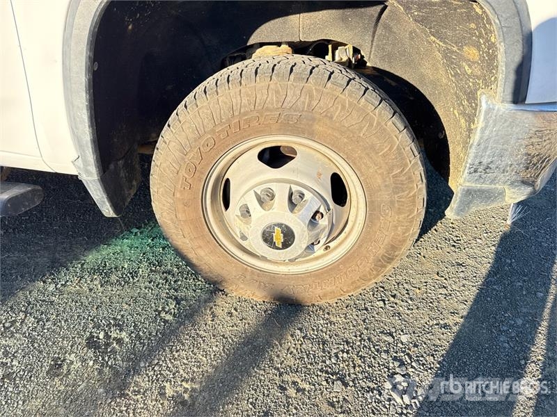 Chevrolet 3500HD HD 4x4 Crew Cab Utility Truck Vieglais kravas automobilis/izkraušana no sāniem