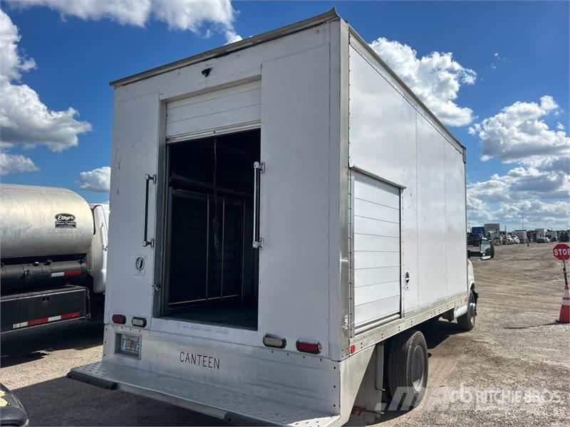 Chevrolet 4500 4x2 Van Truck Kapali kasa kamyonlar
