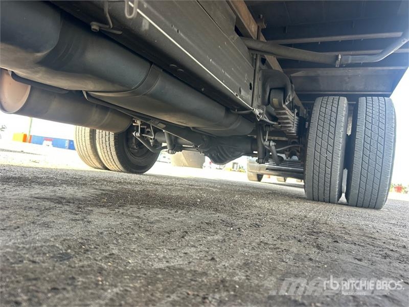 Chevrolet 4500 4x2 Van Truck Kapali kasa kamyonlar