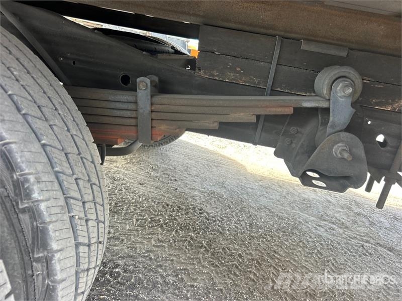 Chevrolet 4500 4x2 Van Truck Kapali kasa kamyonlar