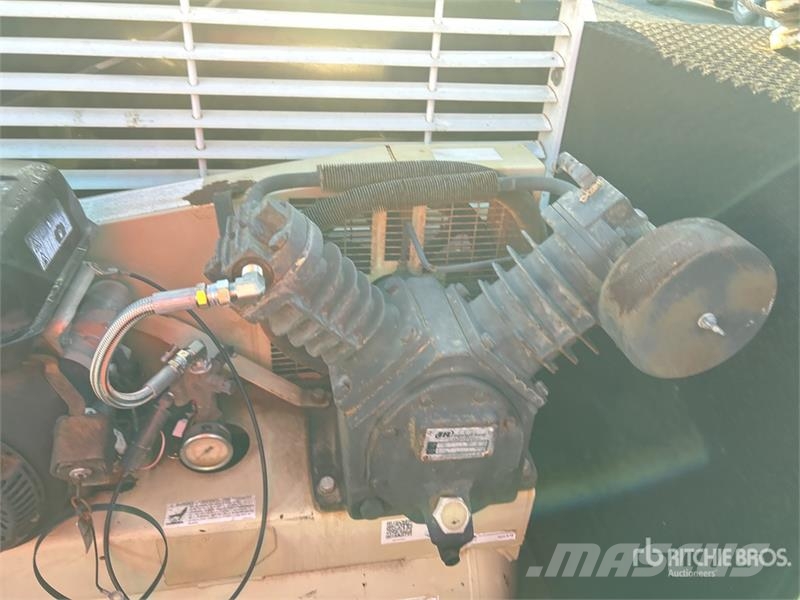 Chevrolet 5500HD 4x2 Service Truck Municipal / general purpose vehicles