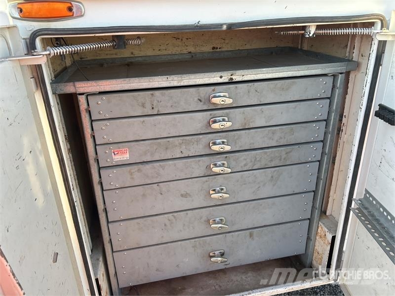 Chevrolet 5500HD 4x2 Service Truck Municipal / general purpose vehicles