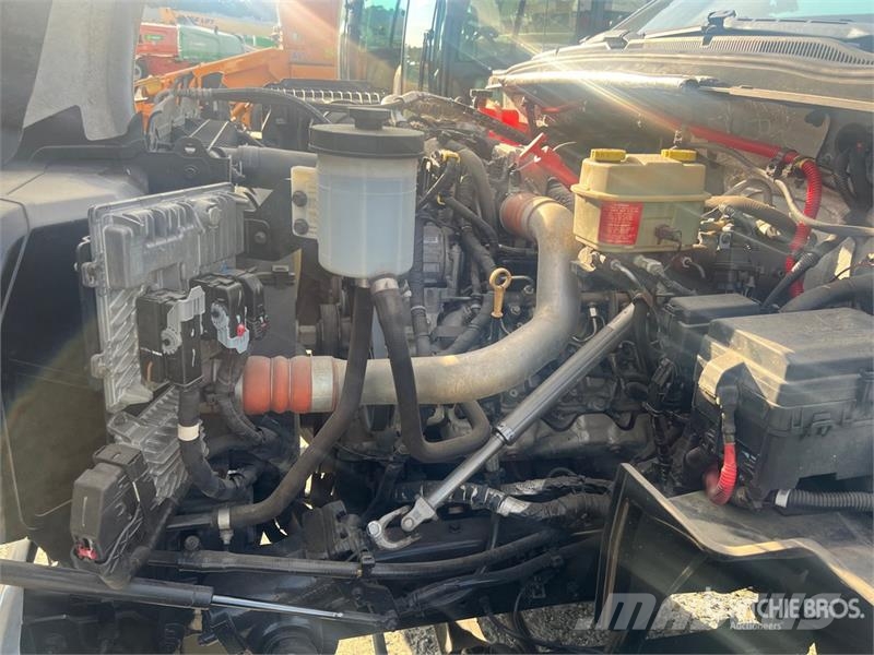 Chevrolet 6500 HD 4x2 Service Truck Municipal / general purpose vehicles