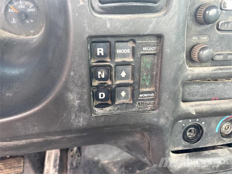 Chevrolet 7500 4x2 Cab and Chassis Cabins and interior