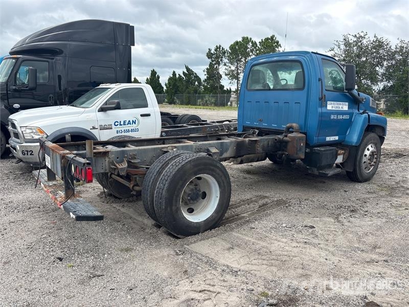 Chevrolet 7500 4x2 Cab and Chassis Cabins and interior