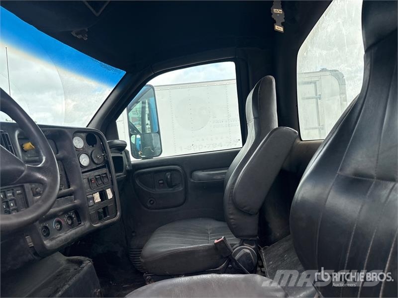 Chevrolet 7500 4x2 Cab and Chassis Cabins and interior