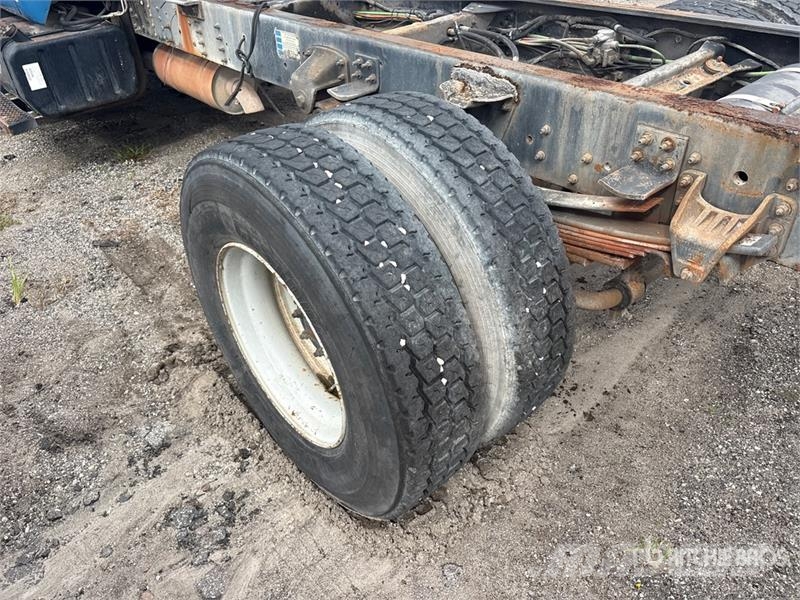 Chevrolet 7500 4x2 Cab and Chassis Cabins and interior