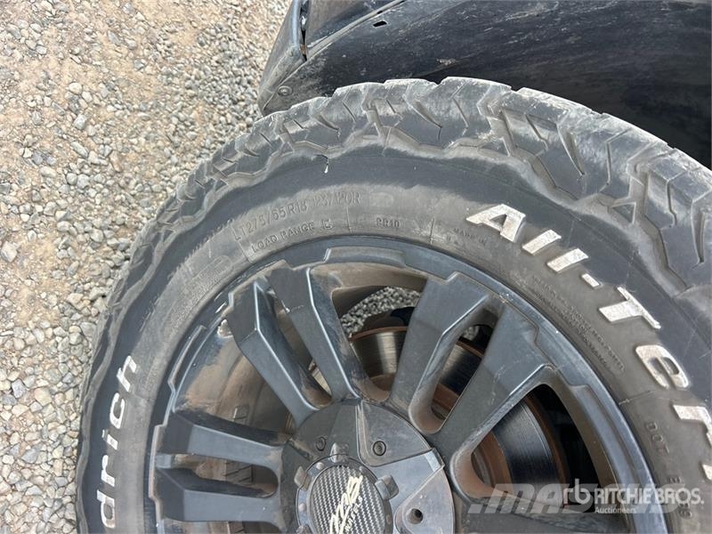 Chevrolet Avalanche 4x4 Crew Cab Pickup Otros