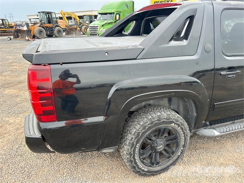 Chevrolet Avalanche 4x4 Crew Cab Pickup Otros